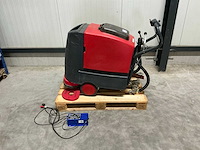 Cleanfix ra 561b schrobzuigmachine met lader - afbeelding 1 van  6