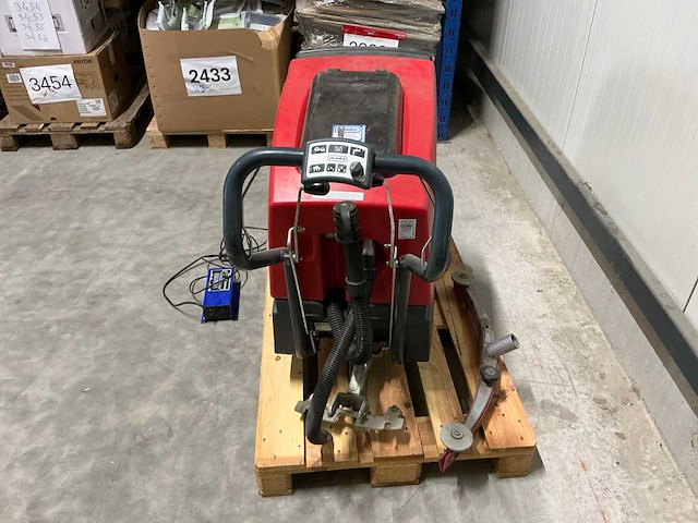 Cleanfix ra 561b schrobzuigmachine met lader - afbeelding 2 van  6