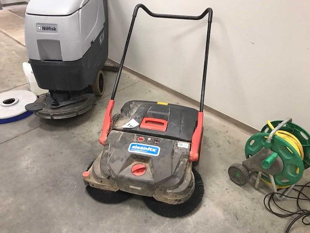 Cleanfix veegmachine - afbeelding 1 van  4