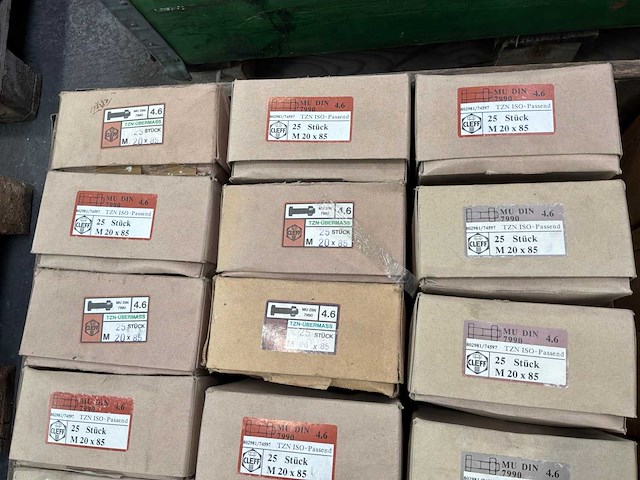 Cleff diverse bouten met moeren (1725x) - afbeelding 4 van  6