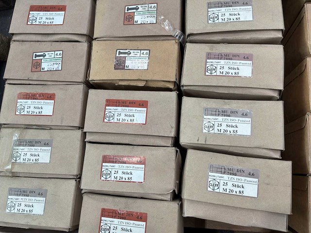 Cleff diverse bouten met moeren (1725x) - afbeelding 5 van  6