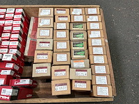 Cleff diverse bouten met moeren (975x) - afbeelding 1 van  3