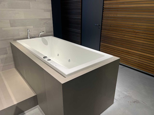 Cleopatra - new ladiva 760 - whirlpool ligbad met superior systeem - afbeelding 1 van  6