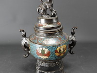 Cloisonné bronzen wierookbrander met fu-dog in top - afbeelding 1 van  5