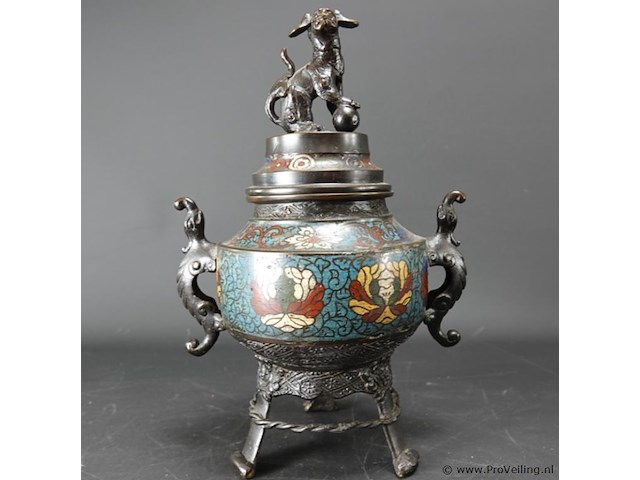 Cloisonné bronzen wierookbrander met fu-dog in top - afbeelding 2 van  5