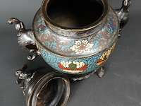 Cloisonné bronzen wierookbrander met fu-dog in top - afbeelding 4 van  5
