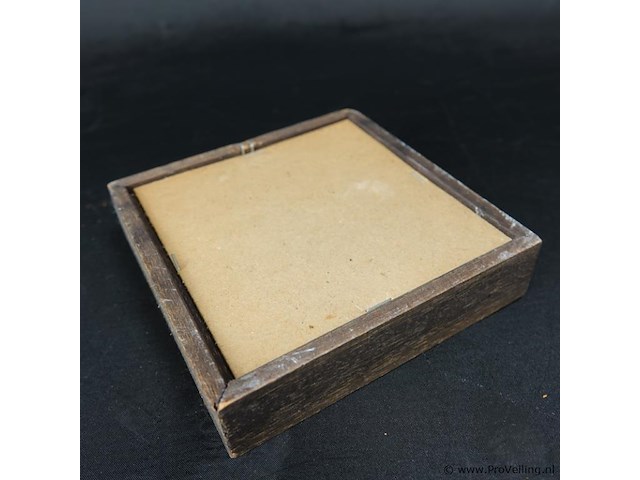 Cloisonne plaque in houten lijst - afbeelding 5 van  5