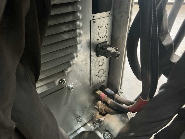 Cloos qineo pulse pro 451 lasapparaat - afbeelding 9 van  9