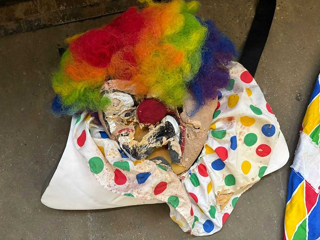 Clown around - afbeelding 2 van  3