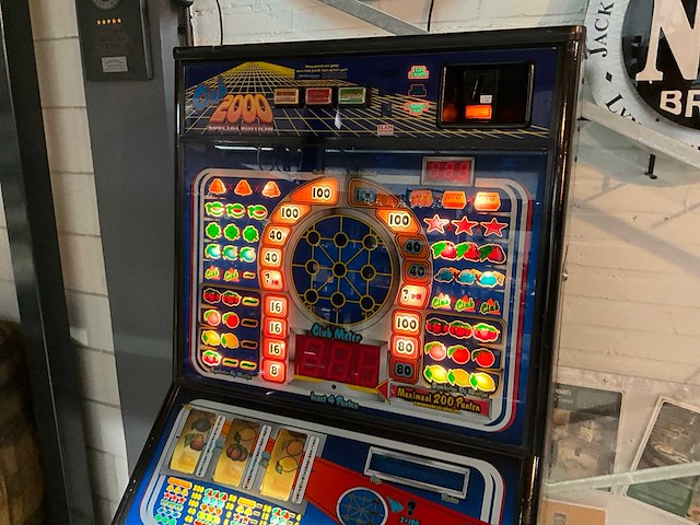 Club 2000 special edition speelautomaat - spelend op euro - afbeelding 3 van  5