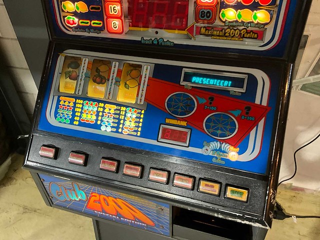 Club 2000 special edition speelautomaat - spelend op euro - afbeelding 4 van  5
