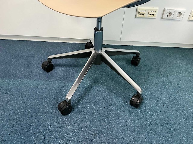 Clue - vergaderstoel - afbeelding 3 van  3