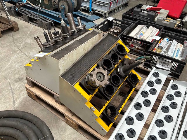 Cnc gereedschapshouders met opbergrekken - afbeelding 5 van  9