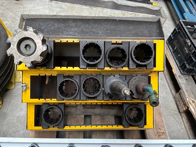 Cnc gereedschapshouders met opbergrekken - afbeelding 6 van  9