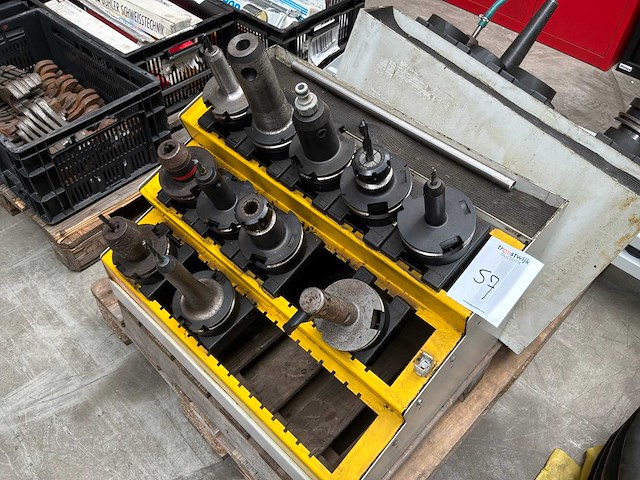Cnc gereedschapshouders met opbergrekken - afbeelding 8 van  9