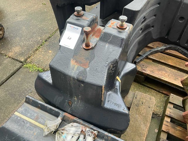 Cnh frontgewicht ‘450 kg’ - afbeelding 1 van  4