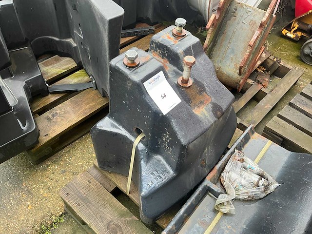 Cnh frontgewicht ‘450 kg’ - afbeelding 3 van  4