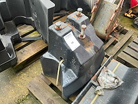 Cnh frontgewicht ‘450 kg’ - afbeelding 3 van  4