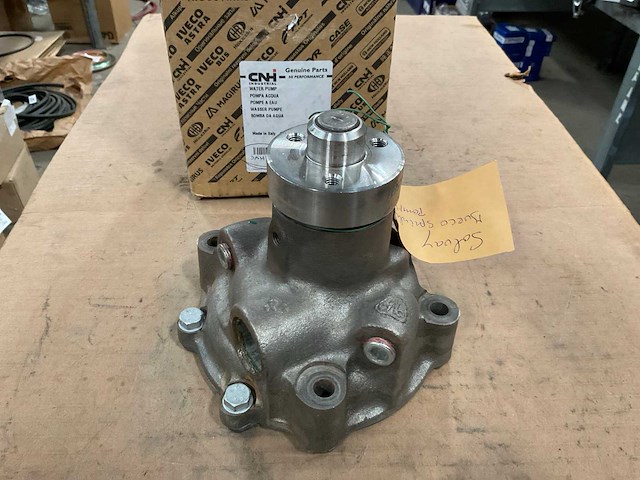 Cnh waterpomp - afbeelding 1 van  4