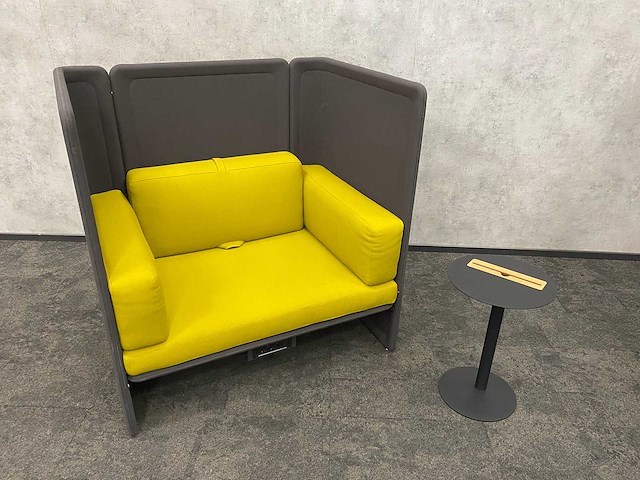 Coalesse lagunitas - akoestische loveseat met nomad sidetable - afbeelding 3 van  16