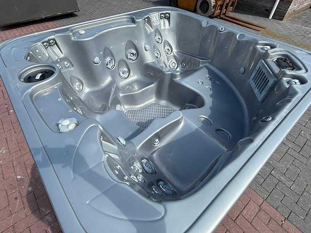 Coast spa 5 persoons jacuzzi en buitenspa - afbeelding 5 van  21