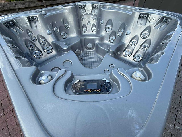 Coast spa 5 persoons jacuzzi en buitenspa - afbeelding 16 van  21