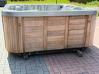 Coast spa 5 persoons jacuzzi en buitenspa - afbeelding 7 van  21