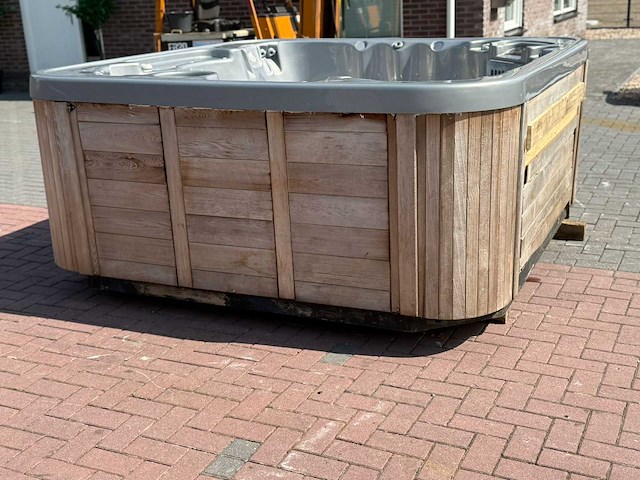 Coast spa 5 persoons jacuzzi en buitenspa - afbeelding 3 van  20