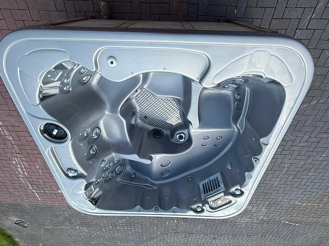 Coast spa 5 persoons jacuzzi en buitenspa - afbeelding 4 van  20
