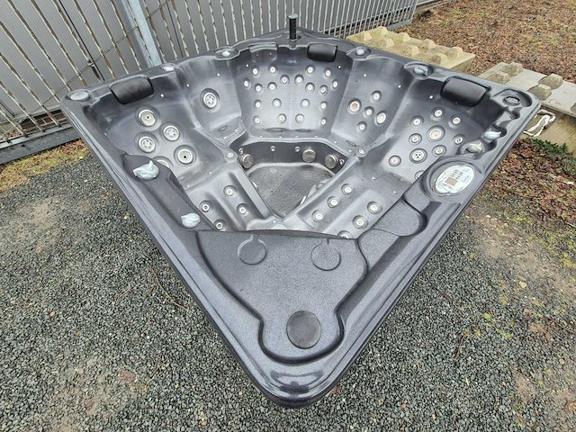 Coast spa 6 persoons jacuzzi en buitenspa - afbeelding 17 van  20