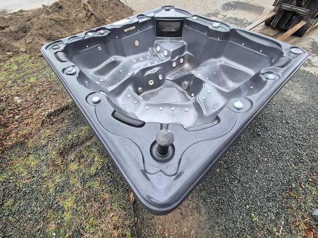 Coast spa 6 persoons jacuzzi en buitenspa - afbeelding 3 van  3