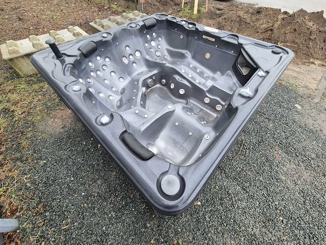Coast spa 6 persoons jacuzzi en buitenspa - afbeelding 11 van  18