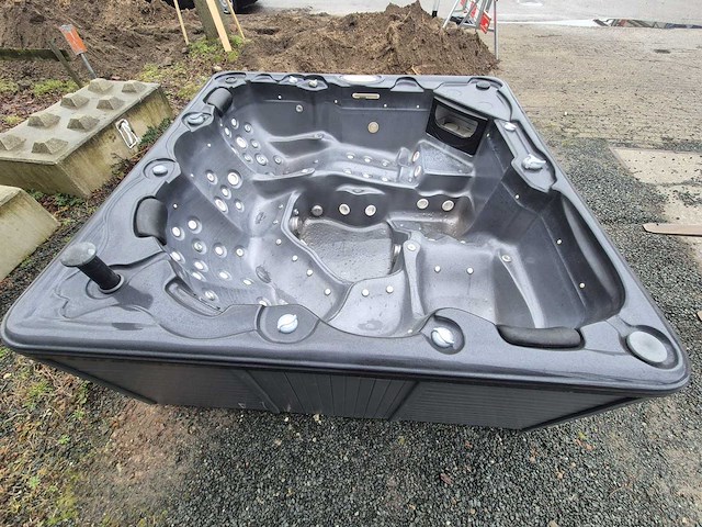 Coast spa 6 persoons jacuzzi en buitenspa - afbeelding 10 van  18