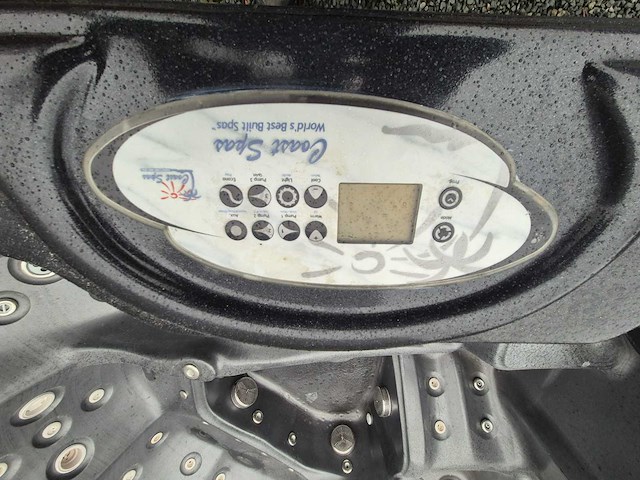 Coast spa 6 persoons jacuzzi en buitenspa - afbeelding 16 van  18