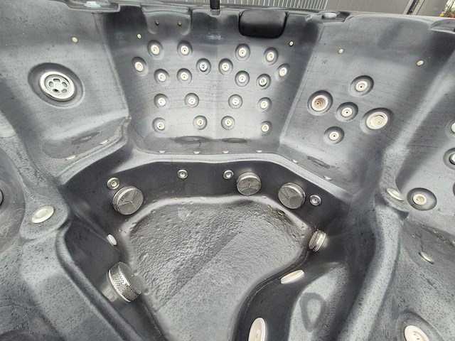 Coast spa 6 persoons jacuzzi en buitenspa - afbeelding 18 van  18