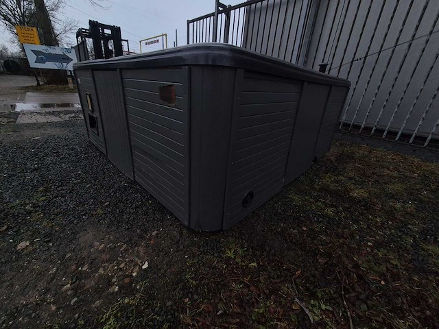 Coast spa 6 persoons jacuzzi en buitenspa - afbeelding 8 van  20