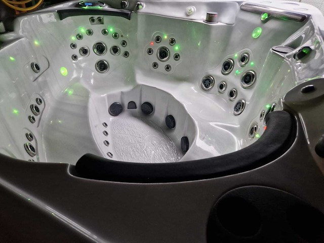 Coast spas - cascade 3 phantom - jacuzzi en buitenspa - afbeelding 6 van  12