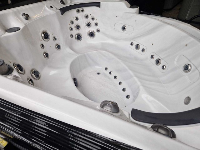 Coast spas - cascade 3 phantom - jacuzzi en buitenspa - afbeelding 7 van  12