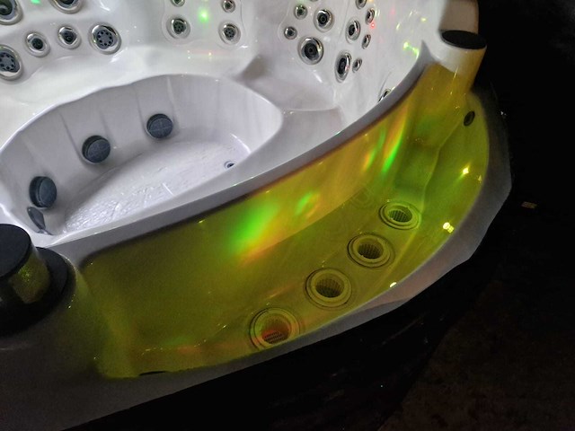 Coast spas - cascade 3 phantom - jacuzzi en buitenspa - afbeelding 10 van  12