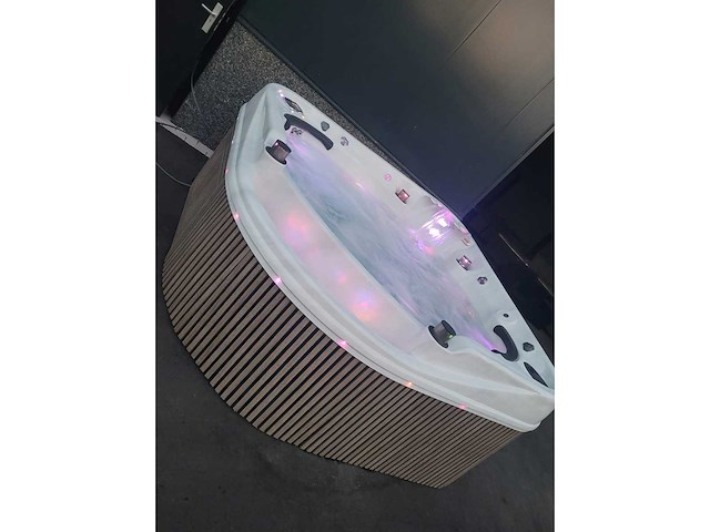 Coast spas - cascade 3 phantom - jacuzzi en buitenspa - afbeelding 11 van  12