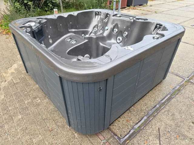 Coast spas 5 persoons jacuzzi en buitenspa - afbeelding 13 van  29