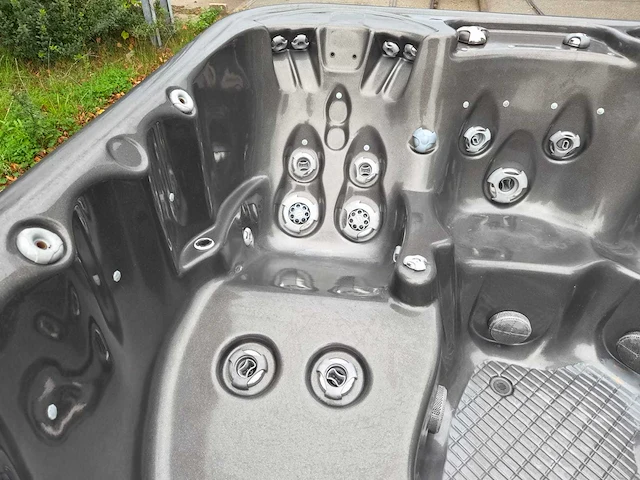 Coast spas 5 persoons jacuzzi en buitenspa - afbeelding 29 van  29