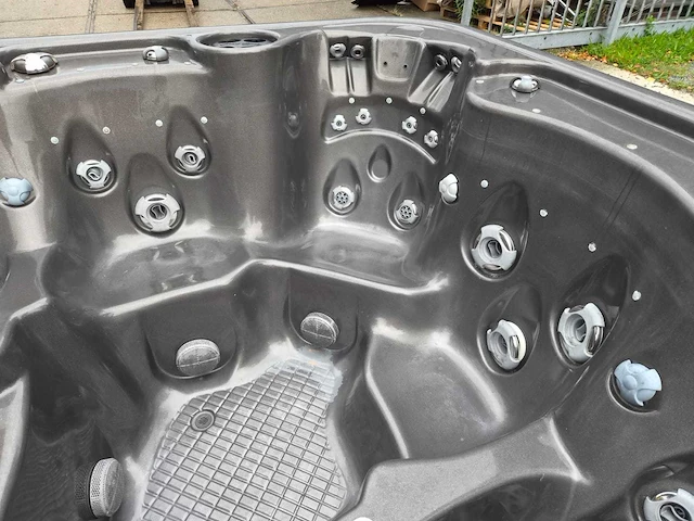 Coast spas 5 persoons jacuzzi en buitenspa - afbeelding 15 van  19