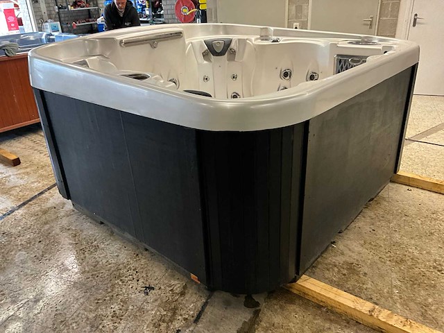 Coast spas jacuzzi - afbeelding 10 van  15