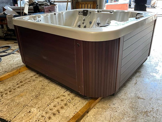 Coast spas jacuzzi - afbeelding 1 van  12
