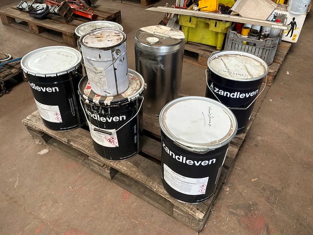 Coating - afbeelding 1 van  4