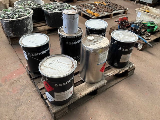 Coating - afbeelding 2 van  4