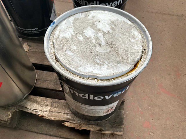 Coating - afbeelding 4 van  4