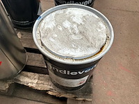 Coating - afbeelding 4 van  4