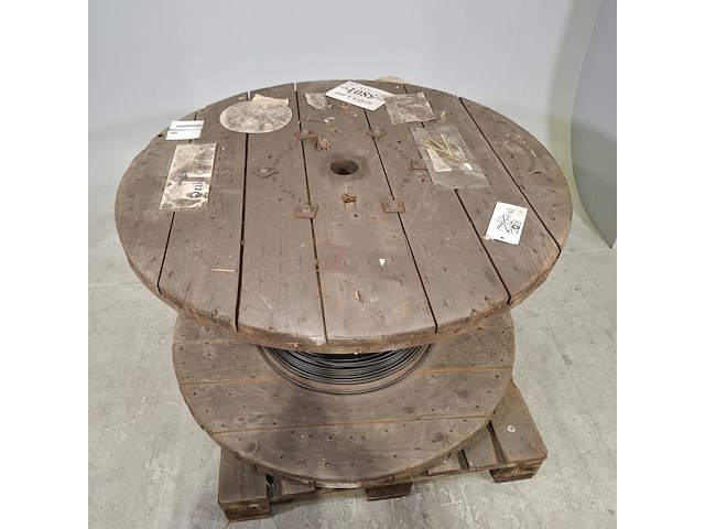 Coax kabel op houten haspel - afbeelding 2 van  5